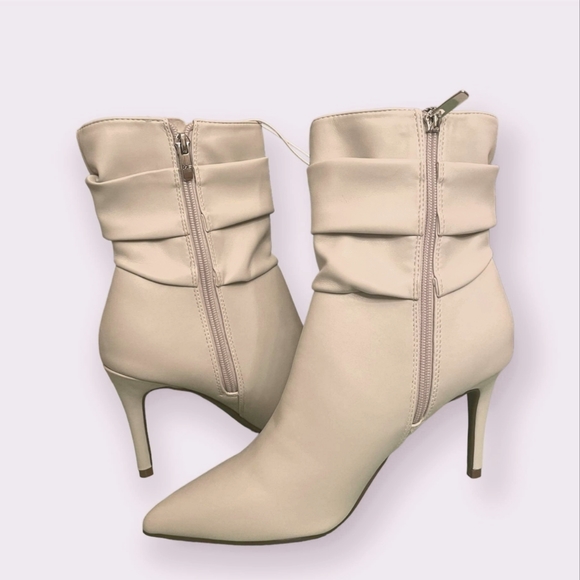 1/18/23 - ***NWT*** Marc Fisher white boots size 9 - Picture 2 of 4